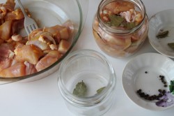 Тушенка из курицы в духовке - шаг 3 Тушенка из курицы в духовке - шаг 3