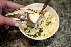 Творог с зеленью и чесноком - шаг 5