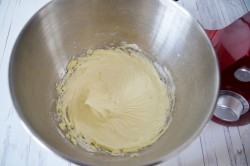 Творожно масляный крем для торта - шаг 3 Творожно масляный крем для торта - шаг 3