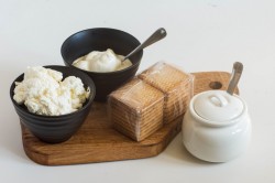 Торт с печеньем на творожном креме без выпечки - шаг 1 Торт с печеньем на творожном креме без выпечки - шаг 1