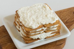 Торт с печеньем на творожном креме без выпечки - шаг 4 Торт с печеньем на творожном креме без выпечки - шаг 4