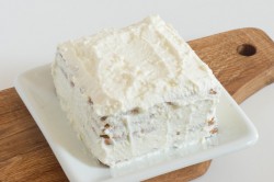 Торт с печеньем на творожном креме без выпечки - шаг 5 Торт с печеньем на творожном креме без выпечки - шаг 5