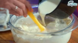 Торт желатин, сгущенка, творог и сметана без выпечки - шаг 11