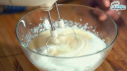 Торт желатин, сгущенка, творог и сметана без выпечки - шаг 4