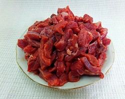 Говядина с рисом тушёная в казане на плите - шаг 5 Говядина с рисом тушёная в казане на плите - шаг 5