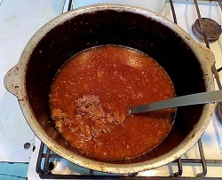 Говядина с рисом тушёная в казане на плите - шаг 7 Говядина с рисом тушёная в казане на плите - шаг 7