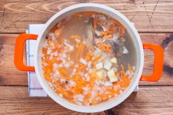 Уха из головы и хвоста горбуши - шаг 4 Уха из головы и хвоста горбуши - шаг 4