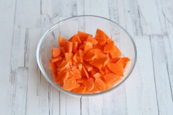 Уха по-фински из форели со сливками - шаг 3 Уха по-фински из форели со сливками - шаг 3