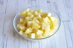 Уха по-фински из форели со сливками - шаг 4 Уха по-фински из форели со сливками - шаг 4