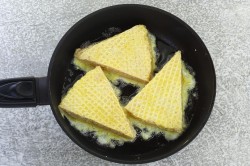 Вафельные коржи с фаршем в кляре на сковороде - шаг 12 Вафельные коржи с фаршем в кляре на сковороде - шаг 12