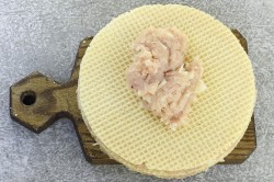 Вафельные коржи с фаршем в кляре на сковороде - шаг 8 Вафельные коржи с фаршем в кляре на сковороде - шаг 8