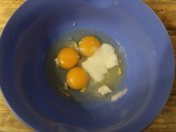 Вафельные трубочки со сгущенкой - шаг 2