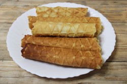 Вафельные трубочки со сгущенкой - шаг 8