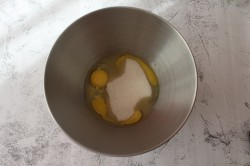 Вафли на сковороде без вафельницы - шаг 2