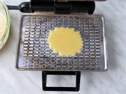 Вафли в советской вафельнице - шаг 10