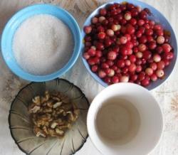 Варенье из клюквы с добавлением воды - шаг 1