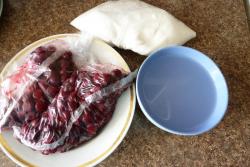 Простое варенье из вишни с косточкой на зиму - шаг 1