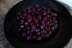 Простое варенье из вишни с косточкой на зиму - шаг 4