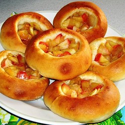 Ватрушки с яблоками из дрожжевого теста