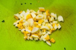 Весенний салат с черемшой - шаг 3 Весенний салат с черемшой - шаг 3