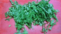 Весенний салат из крапивы с яйцом и щавелем - шаг 5 Весенний салат из крапивы с яйцом и щавелем - шаг 5