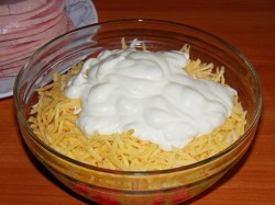 Рулеты из ветчины с сыром и чесноком - шаг 5