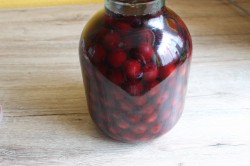 Вишневая наливка на водке - шаг 3