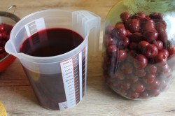 Вишневая наливка на водке - шаг 4