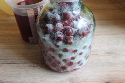 Вишневая наливка на водке - шаг 6