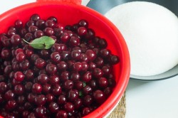 Вишня без косточек в собственном соку - шаг 1 Вишня без косточек в собственном соку - шаг 1