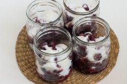 Вишня без косточек в собственном соку - шаг 3 Вишня без косточек в собственном соку - шаг 3