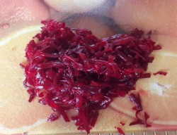 Витаминный овощной салат с сухофруктами - шаг 2