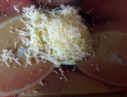 Витаминный овощной салат с сухофруктами - шаг 6