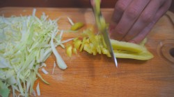 Салат из белокочанной капусты с лимонным соком - шаг 3 Салат из белокочанной капусты с лимонным соком - шаг 3