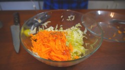 Салат из белокочанной капусты с лимонным соком - шаг 5 Салат из белокочанной капусты с лимонным соком - шаг 5