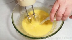 Вкусные кексы из простых ингредиентов - шаг 2 Вкусные кексы из простых ингредиентов - шаг 2