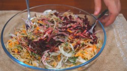 Салат из квашеной капусты и свеклы с кунжутом - шаг 7 Салат из квашеной капусты и свеклы с кунжутом - шаг 7