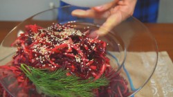 Салат из квашеной капусты и свеклы с кунжутом - шаг 8 Салат из квашеной капусты и свеклы с кунжутом - шаг 8