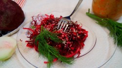 Салат из квашеной капусты и свеклы с кунжутом - шаг 9 Салат из квашеной капусты и свеклы с кунжутом - шаг 9