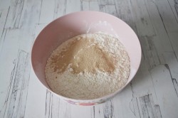 Воздушные булочки нежные и мягкие как пух в духовке - шаг 2 Воздушные булочки нежные и мягкие как пух в духовке - шаг 2