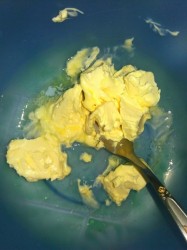 Воздушные кексы с вишней - шаг 1 Воздушные кексы с вишней - шаг 1