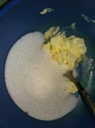 Воздушные кексы с вишней - шаг 2 Воздушные кексы с вишней - шаг 2