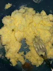 Воздушные кексы с вишней - шаг 3 Воздушные кексы с вишней - шаг 3