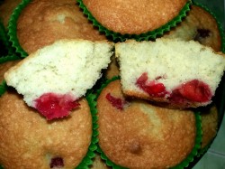 Воздушные кексы с вишней - шаг 10 Воздушные кексы с вишней - шаг 10