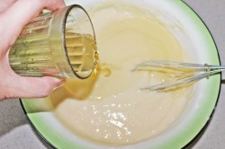 Воздушный кекс на кефире с изюмом - шаг 4 Воздушный кекс на кефире с изюмом - шаг 4