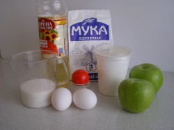 Воздушный пирог с яблоками - шаг 1