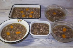 Холодец из свиных ножек и говядины - шаг 15 Холодец из свиных ножек и говядины - шаг 15