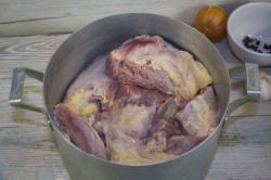 Холодец из свиных ножек и говядины - шаг 3 Холодец из свиных ножек и говядины - шаг 3
