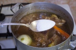 Холодец из свиных ножек и говядины - шаг 8 Холодец из свиных ножек и говядины - шаг 8