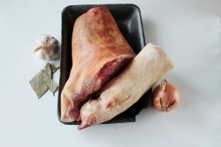 Холодец из свиных ножек и рульки - шаг 1 Холодец из свиных ножек и рульки - шаг 1